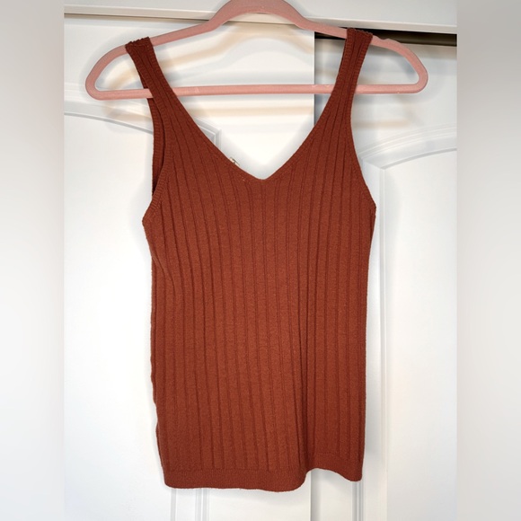NWOT Ribbed Tank Top - Picture 5 of 5